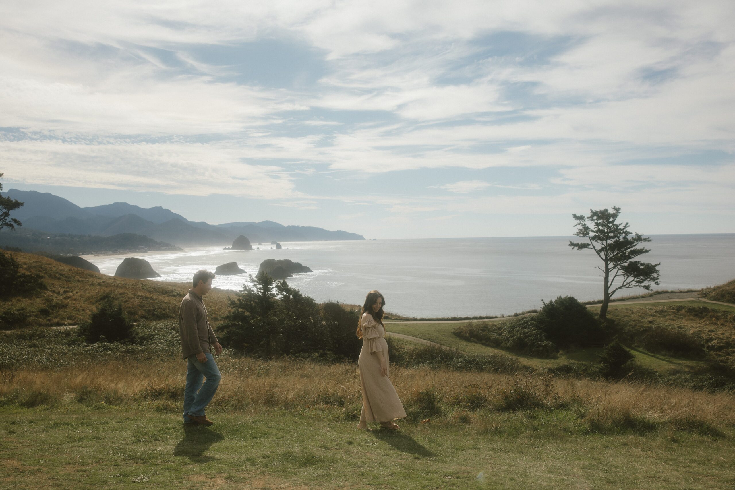 Couples photoshoot at Tillamook Rock Loop