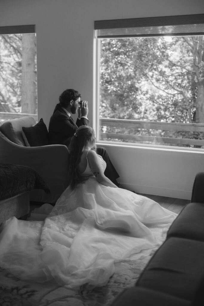 An elopement couple at their airbnb in Brookings, OR