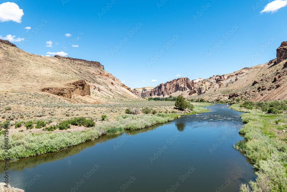 Breathtaking elopement location in Idaho inside the Owyhee Canyonlands