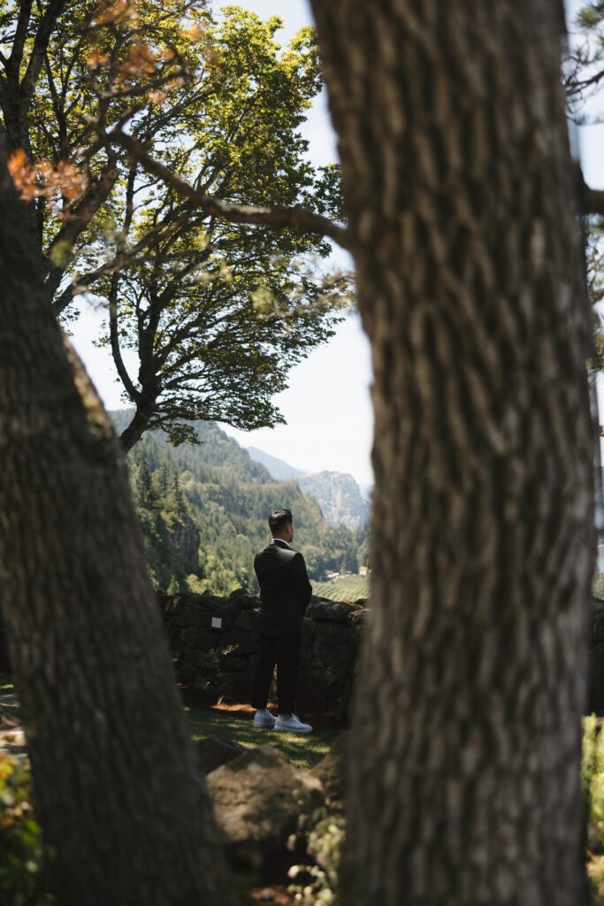 Groom overlooking the views of the Columbia River Gorge