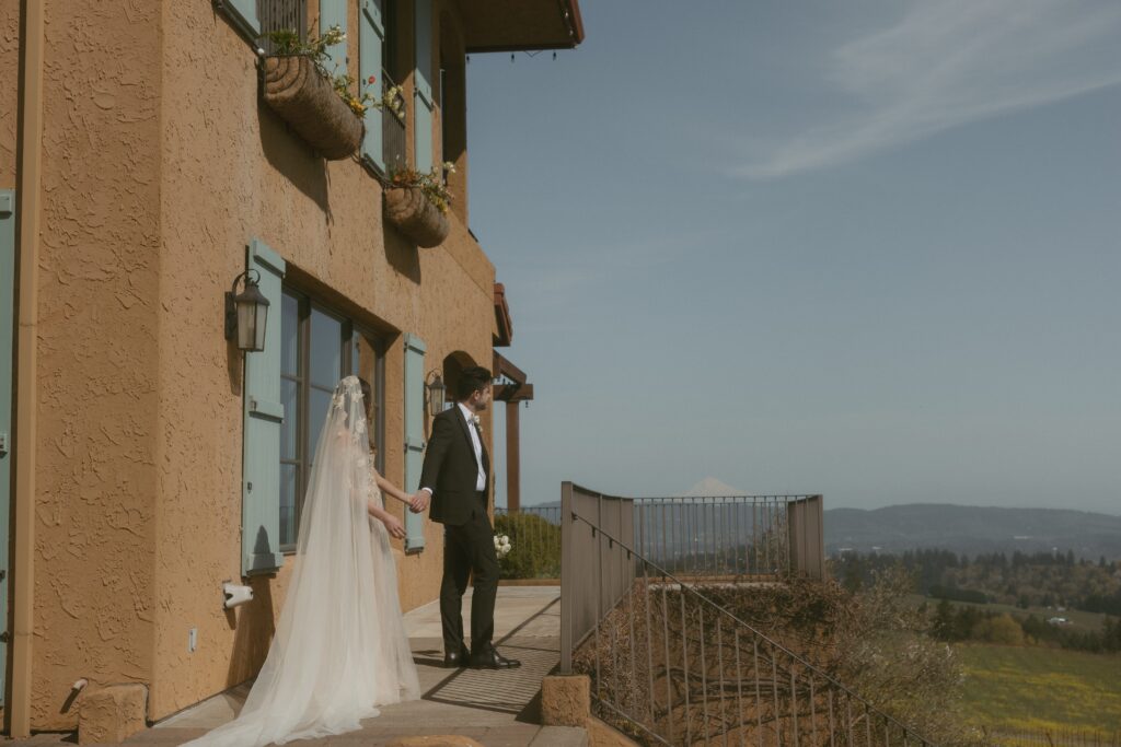 Elopement couple at black walnut inn